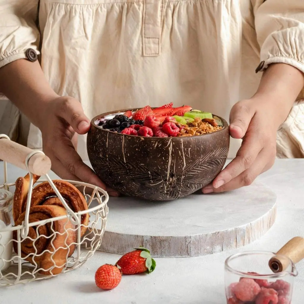 Kokosnussschale mit Löffel
